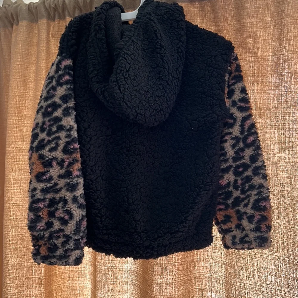 Bebe leopard fuzzy hoodie - Picture 5 of 6